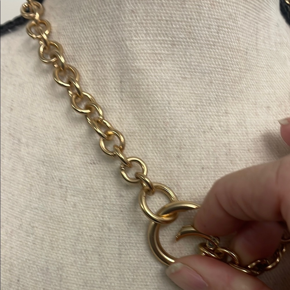 Chic Gold Chain Necklace - Picture 4 of 5
